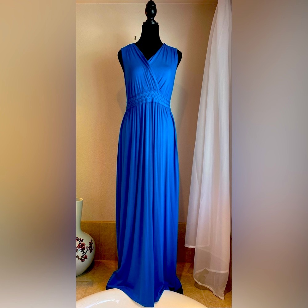 Gorgeous pull over maxi dress!